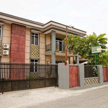 Oyo 1394 Rumaisa Homestay Syariah Pekanbaru Εξωτερικό φωτογραφία