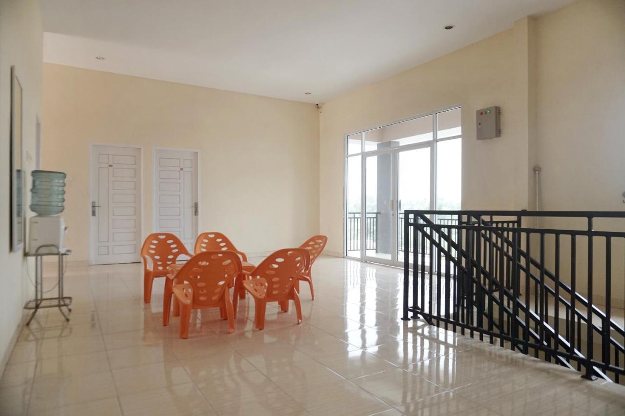 Oyo 1394 Rumaisa Homestay Syariah Pekanbaru Εξωτερικό φωτογραφία