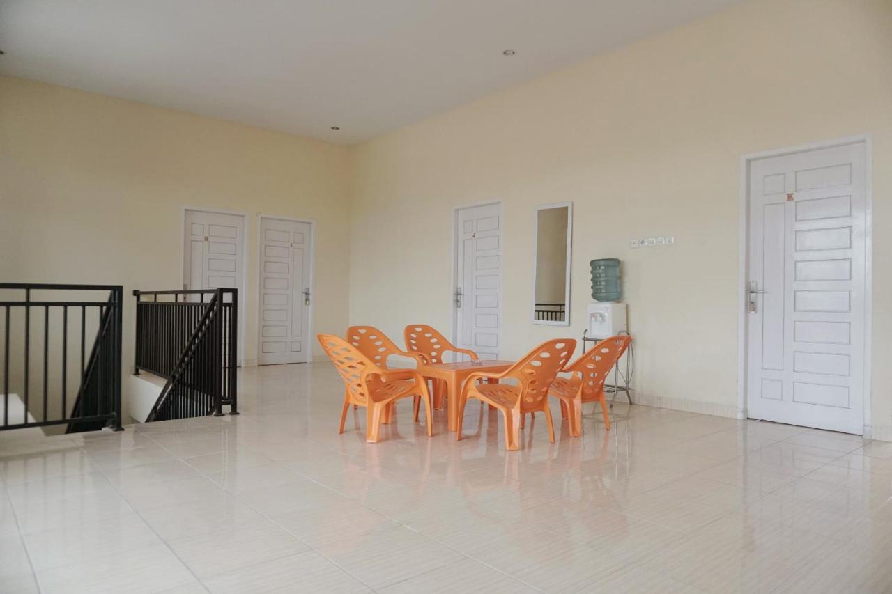 Oyo 1394 Rumaisa Homestay Syariah Pekanbaru Εξωτερικό φωτογραφία