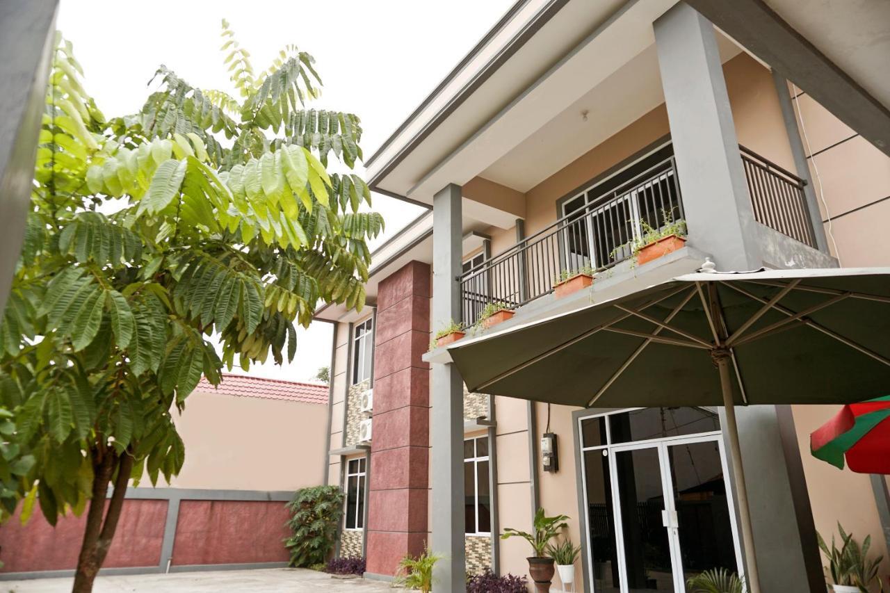 Oyo 1394 Rumaisa Homestay Syariah Pekanbaru Εξωτερικό φωτογραφία