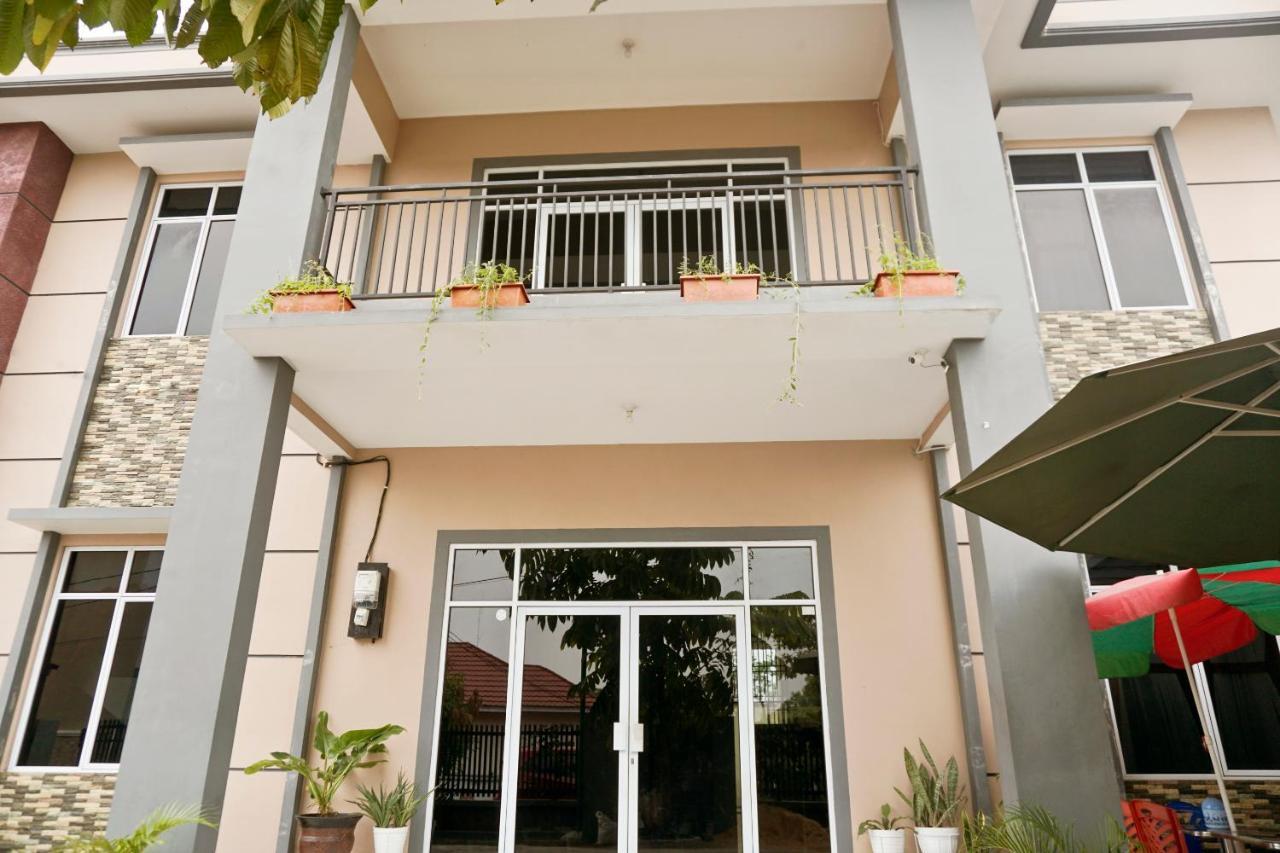 Oyo 1394 Rumaisa Homestay Syariah Pekanbaru Εξωτερικό φωτογραφία